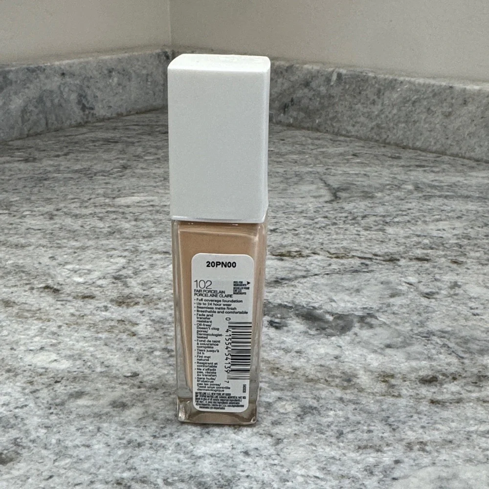 NWT Maybelline SuperStay 24H Foundation - 102 fair porcelain